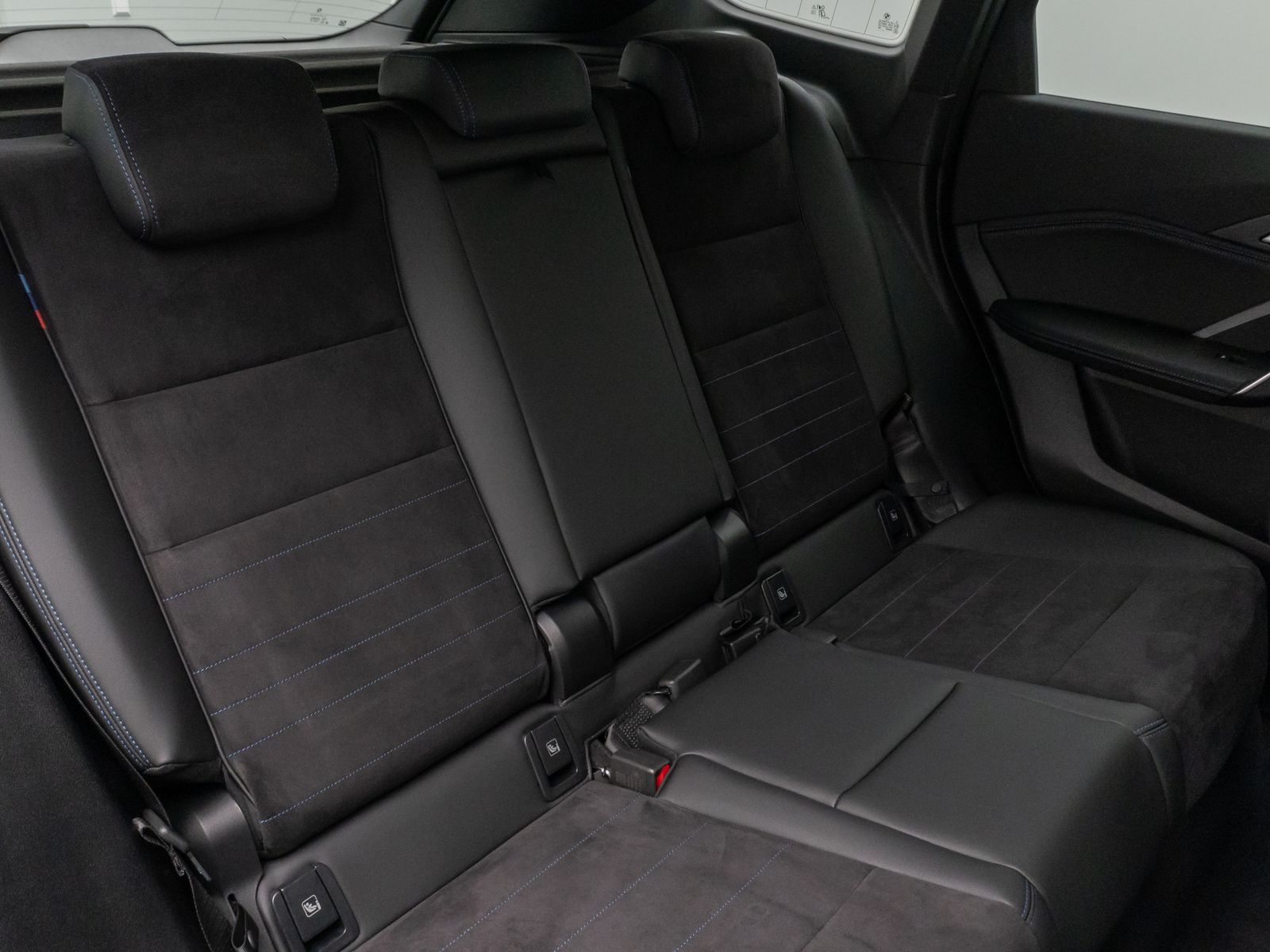 Fahrzeugabbildung BMW iX1 xD30 M Sport Kamera DAB DrivAssist Komfort