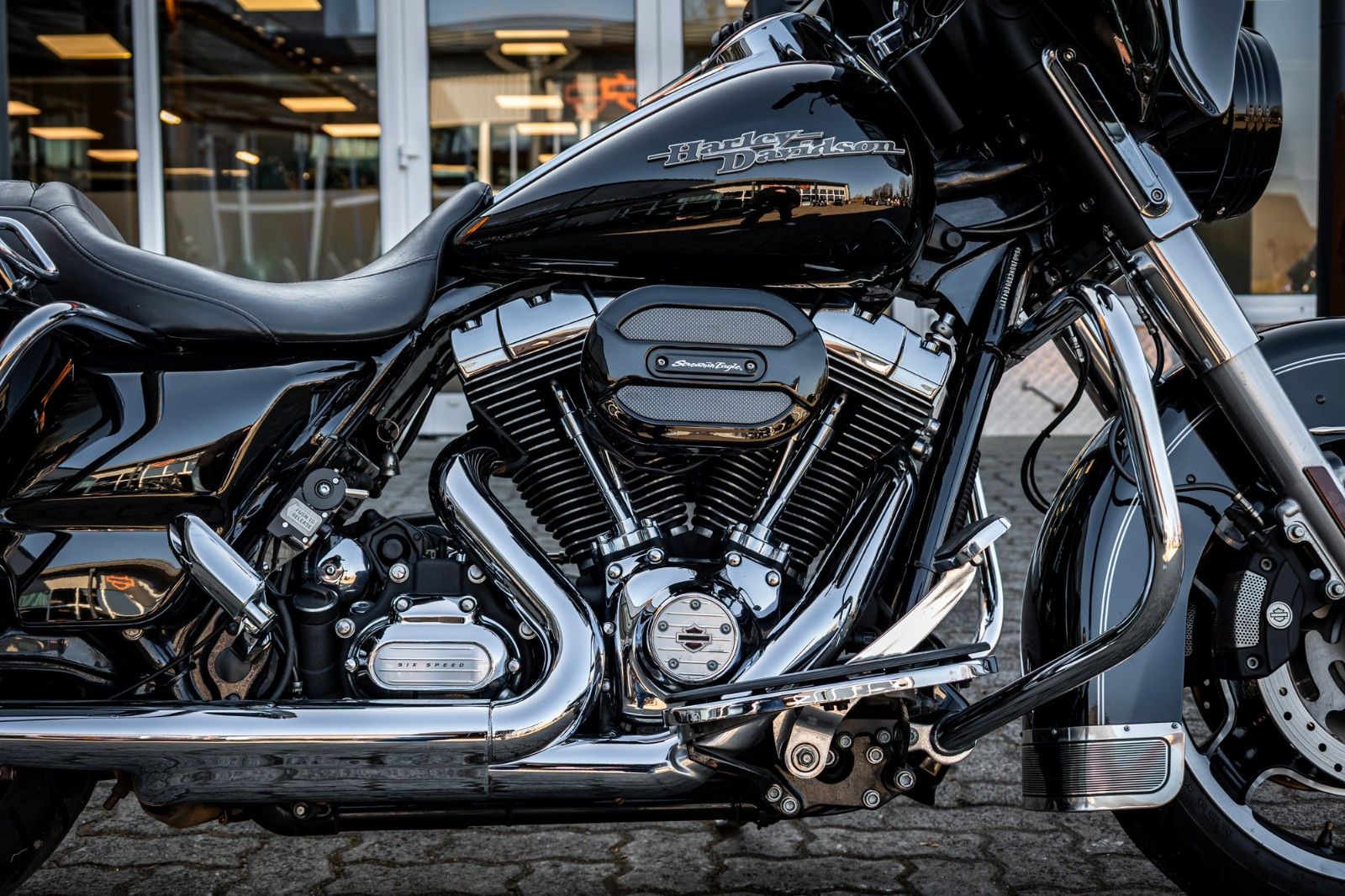 Fahrzeugabbildung Harley-Davidson FLHX Street Glide 103 cui - KERN-AUSPUFF