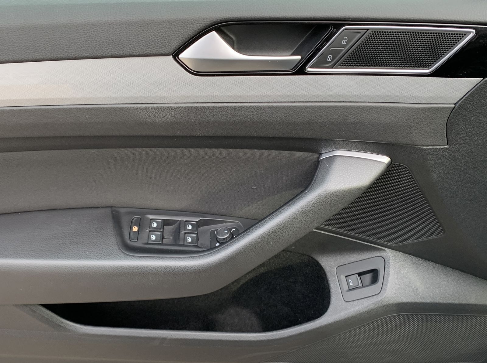 Fahrzeugabbildung Volkswagen Passat Variant 2.0 TDI*LED*Navi*AHK*Cam*