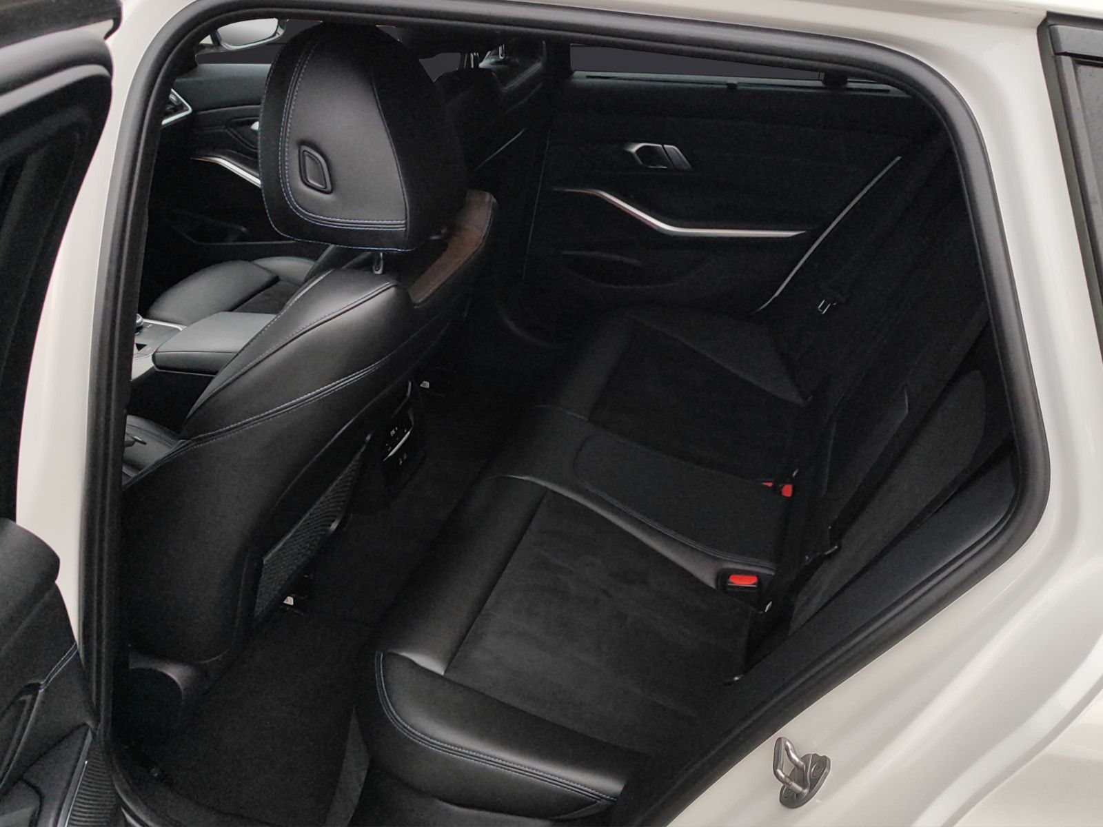 Fahrzeugabbildung BMW 330 d Touring xDrive M Sport/AHK/Hifi/Led/1.Hand