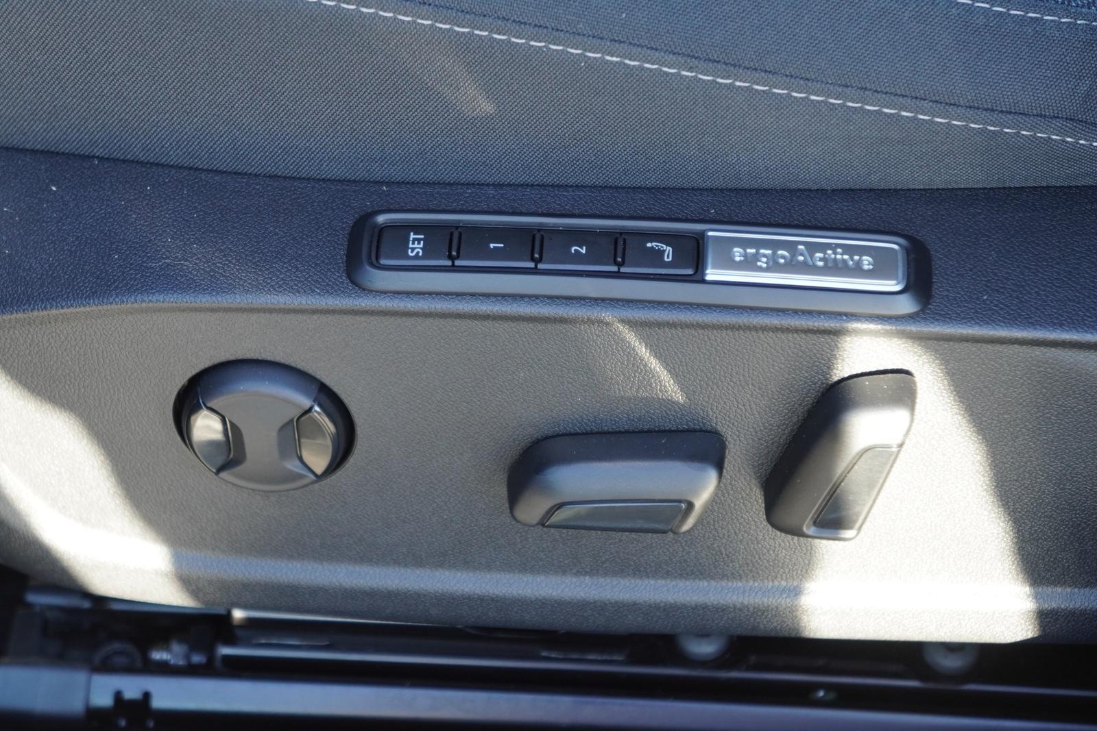 Volkswagen Golf VIII 1.5 16V TSI Life LED ACC App-Connect