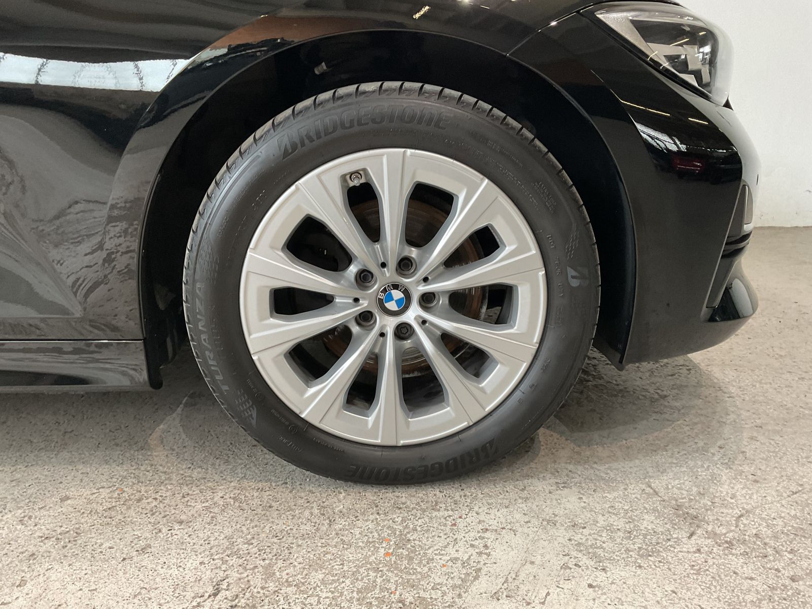 Fahrzeugabbildung BMW 320i Touring Advantage AHK Driving Assistant