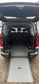 Opel Combo Behindertengerecht Rollstuhlrampe 5+1 - Opel Combo B mit Benzin-Antrieb
