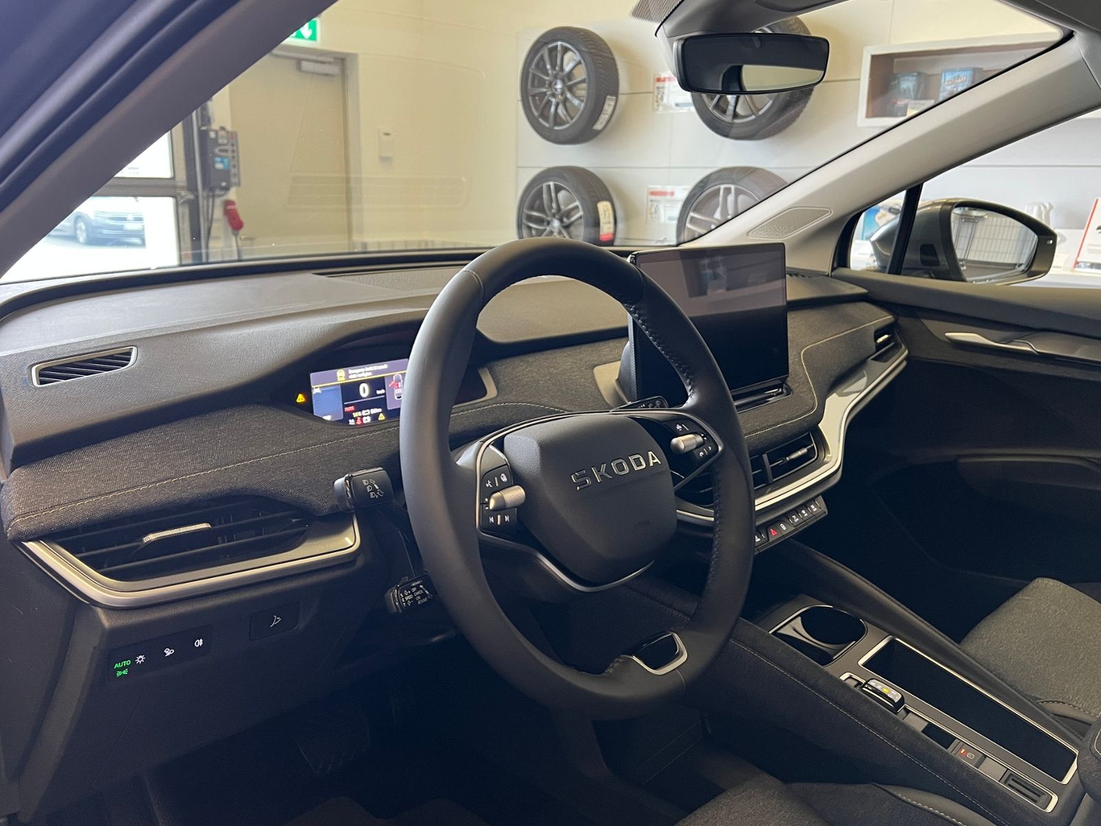 Fahrzeugabbildung SKODA Elroq 85 *AHK,Wärmepumpe,KESSY*