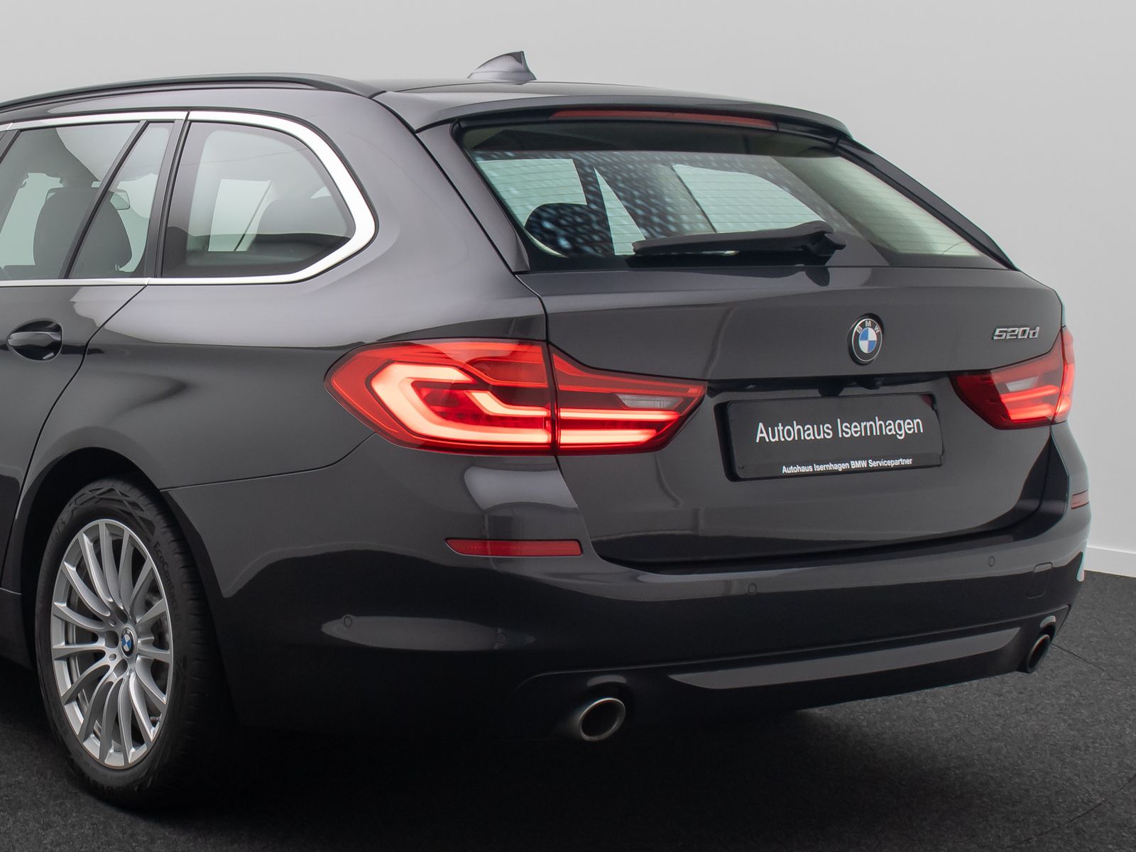 Fahrzeugabbildung BMW 520d Kamera HUD Alarm Geschwindig Sport 18Zoll