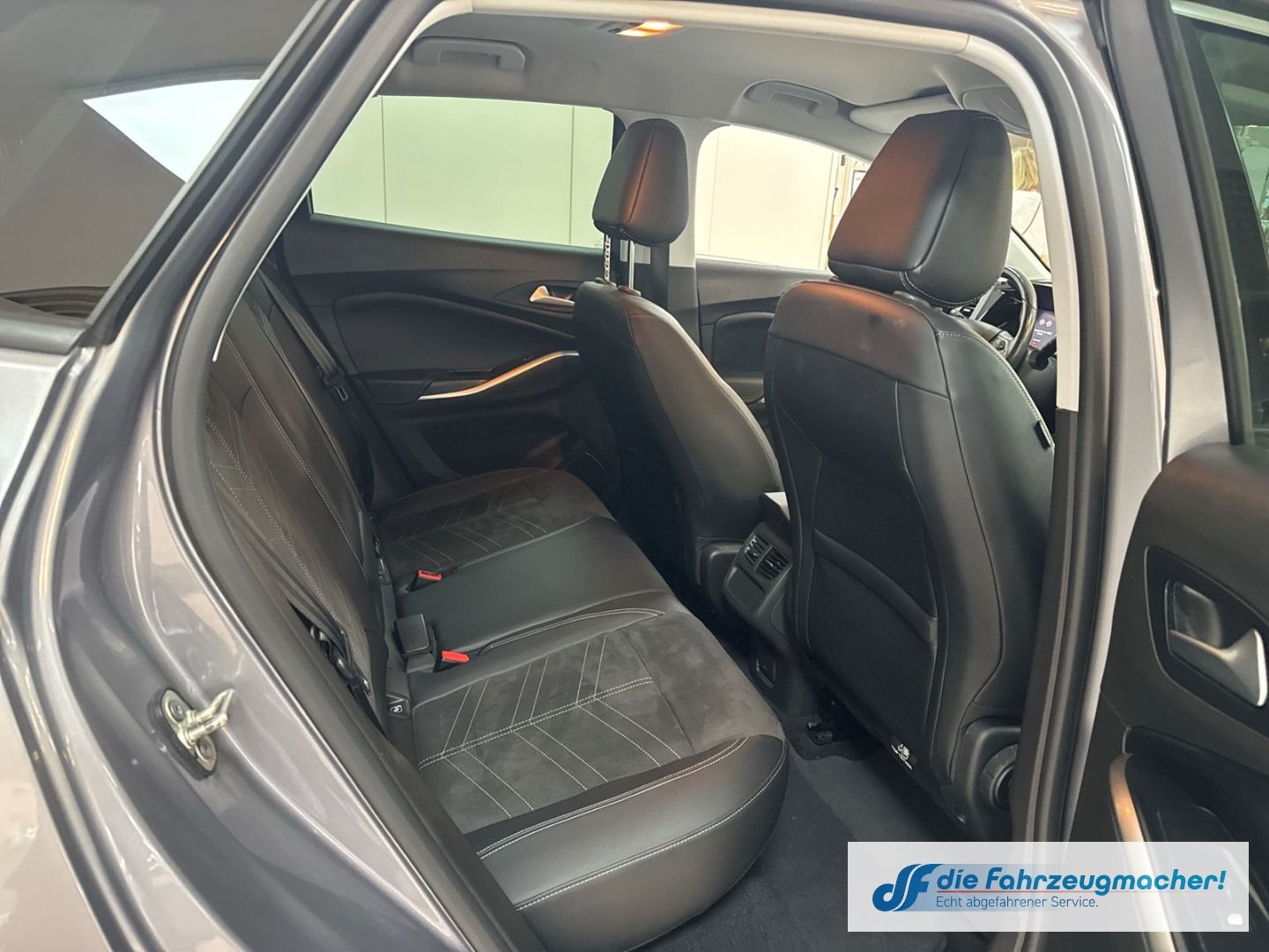 Fahrzeugabbildung Opel Grandland Ultimate 1.5 DNavi Leder Kamera Klimas