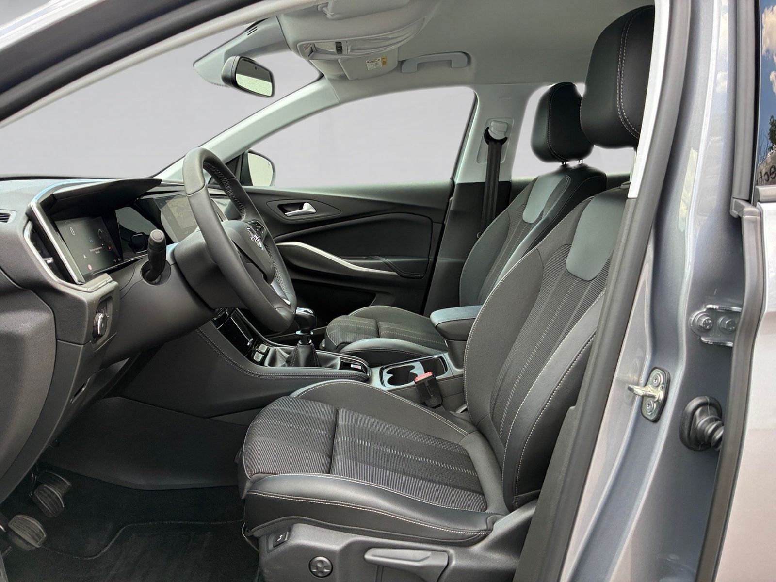 Fahrzeugabbildung Opel Grandland 1.2 Turbo GS Line 360,KlimaA,LED,Navi
