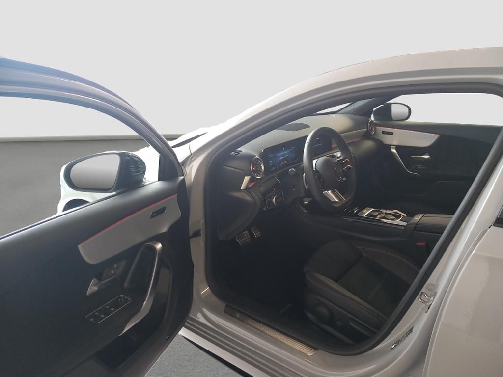 Fahrzeugabbildung Mercedes-Benz A 200 Kompaktlimousine AMG Line*Night Paket*LED