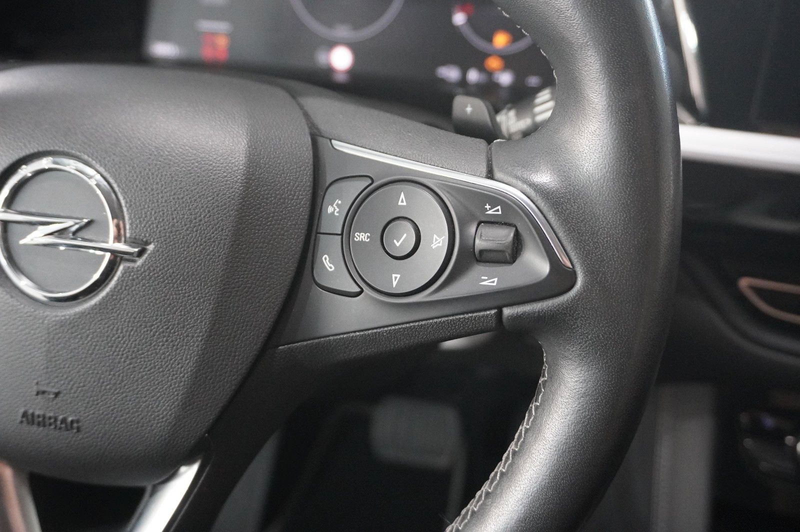 Fahrzeugabbildung Opel Grandland (X) ULTIMATE 4HYBRID NAVI/LED/SPORT/SH