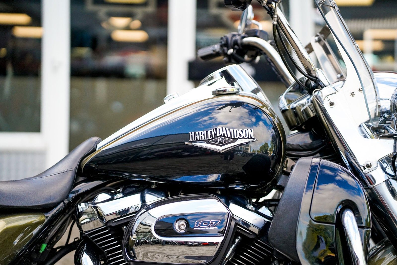 Fahrzeugabbildung Harley-Davidson FLHR Road King 107 cui - Penzl - Beinschilde