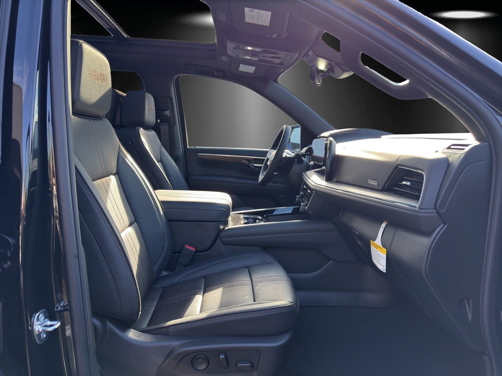 Fahrzeugabbildung Chevrolet Suburban High Country 6.2 MY25 PDC/TV/LED/AHK/