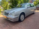 Mercedes-Benz E 240 ELEGANCE Automatik 86000km Scheckheft