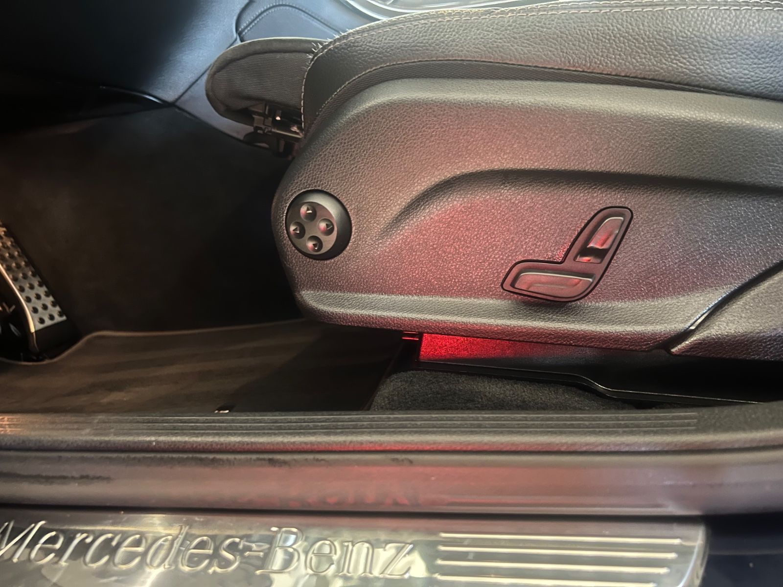 Fahrzeugabbildung Mercedes-Benz GLC 200 4Matic AMG LINE Night Pkaet *1.HAND*