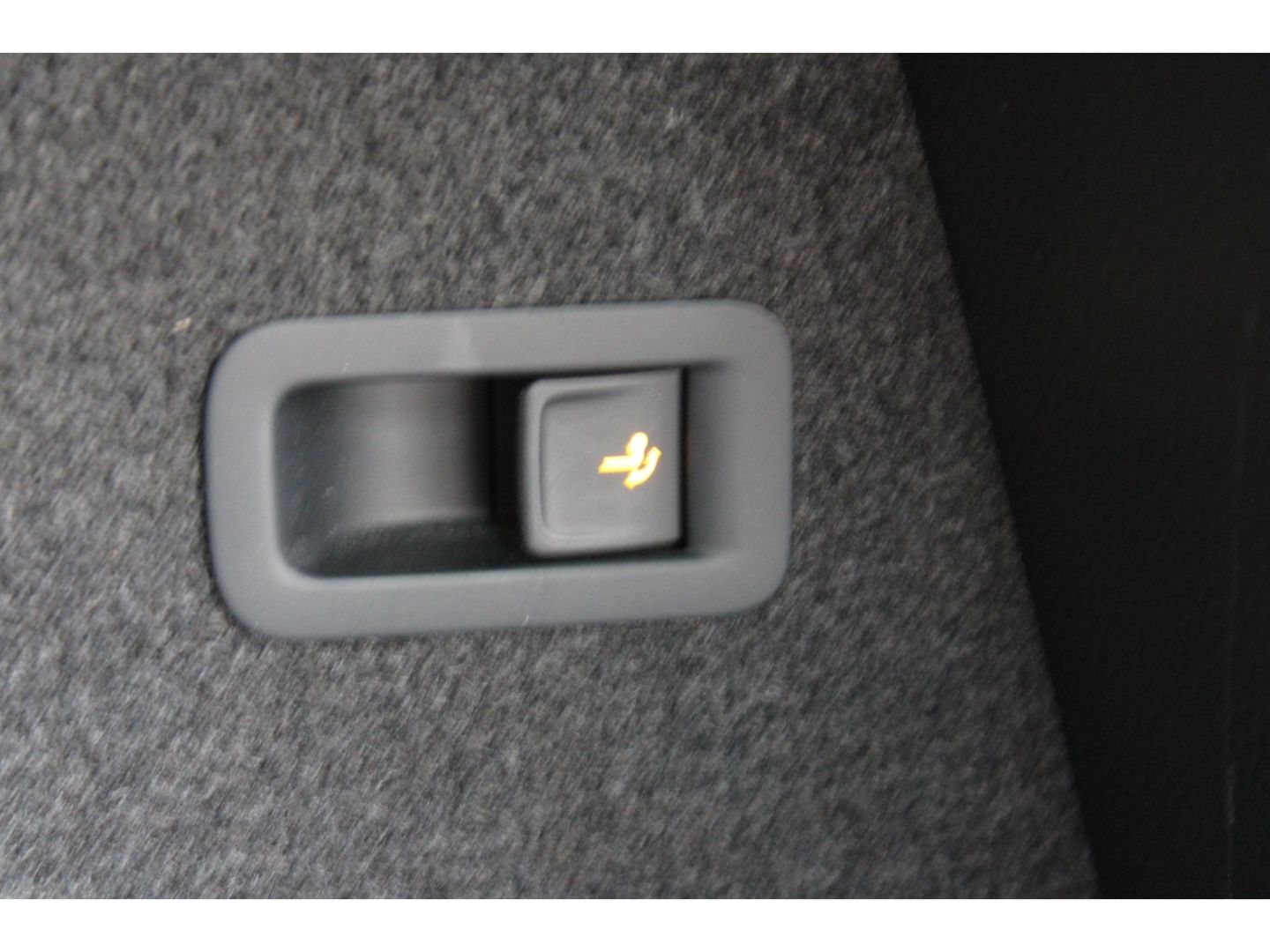 SEAT Ateca 1.5 TSI Xcellence LED GJR GRA RFK Navi AHK - Image 27