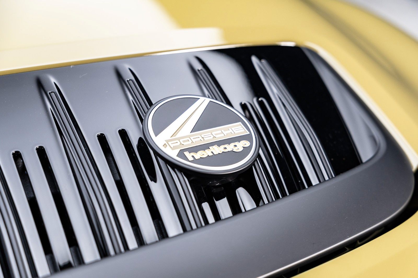 Fahrzeugabbildung Porsche 992.2 GTS Cabrio Spirit 70 + PCCB + Burmester