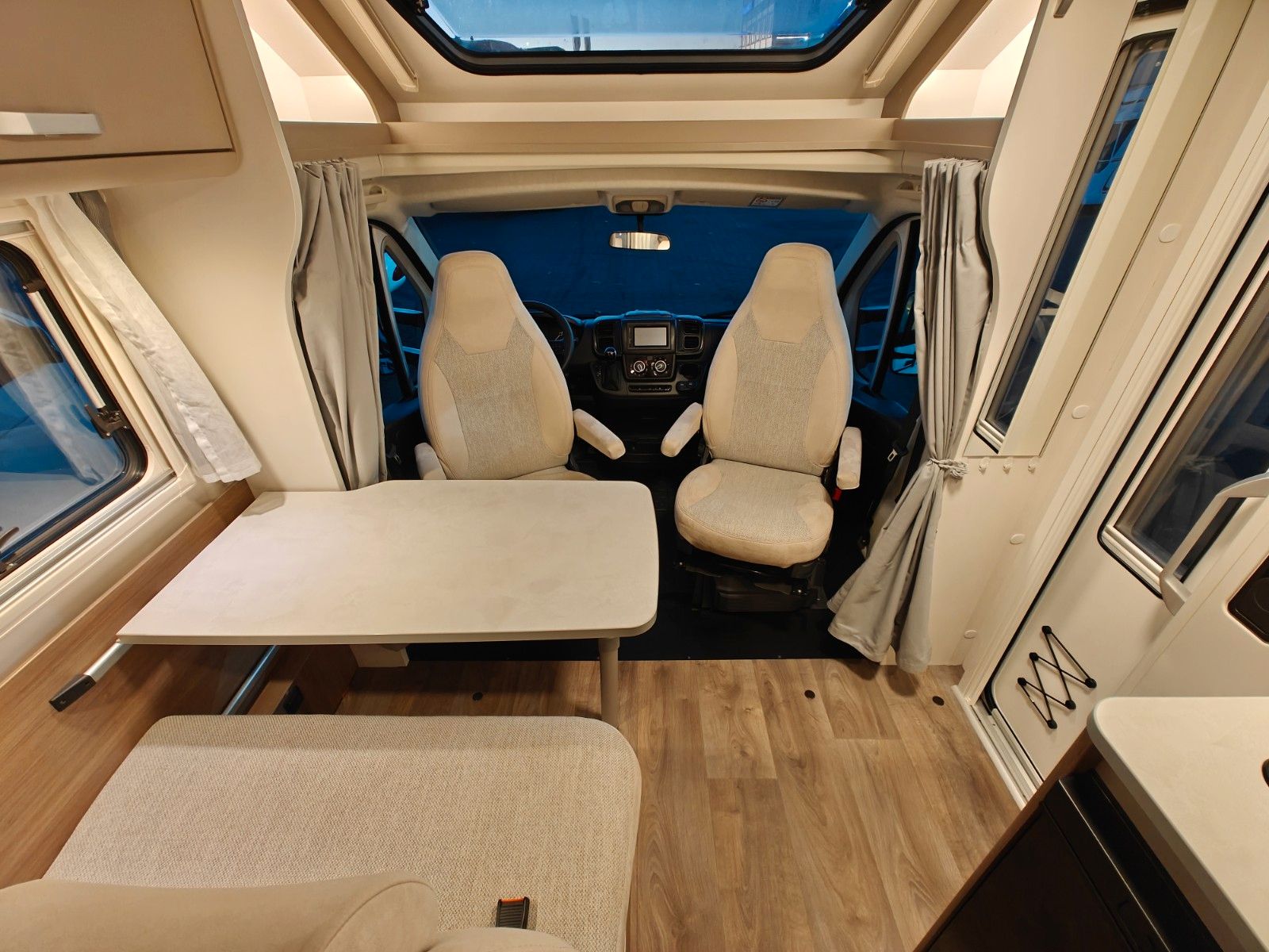 Fahrzeugabbildung Carado T-135 - SAT, TV, 2x Batterie, Solar, Automatik!