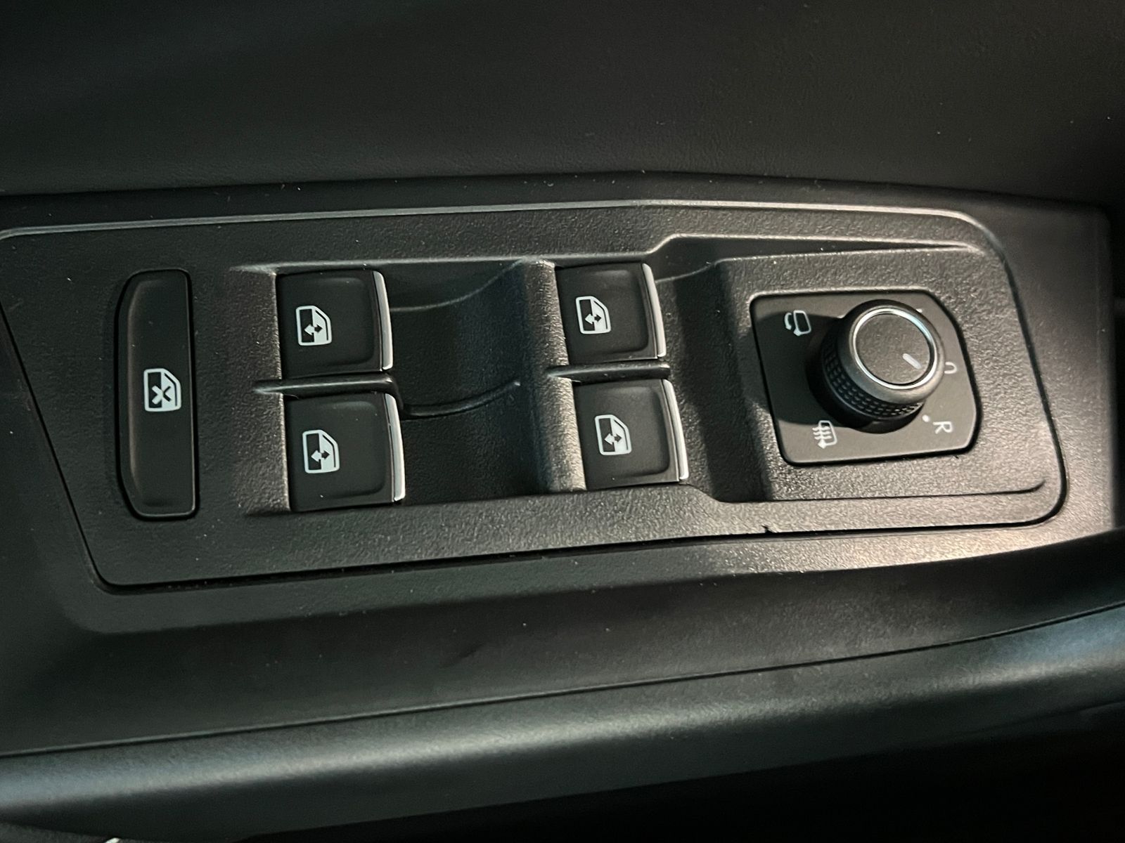 Fahrzeugabbildung Volkswagen T-Roc GOAL 1.0 TSI *Ganzjahresreifen, Rückfahrka