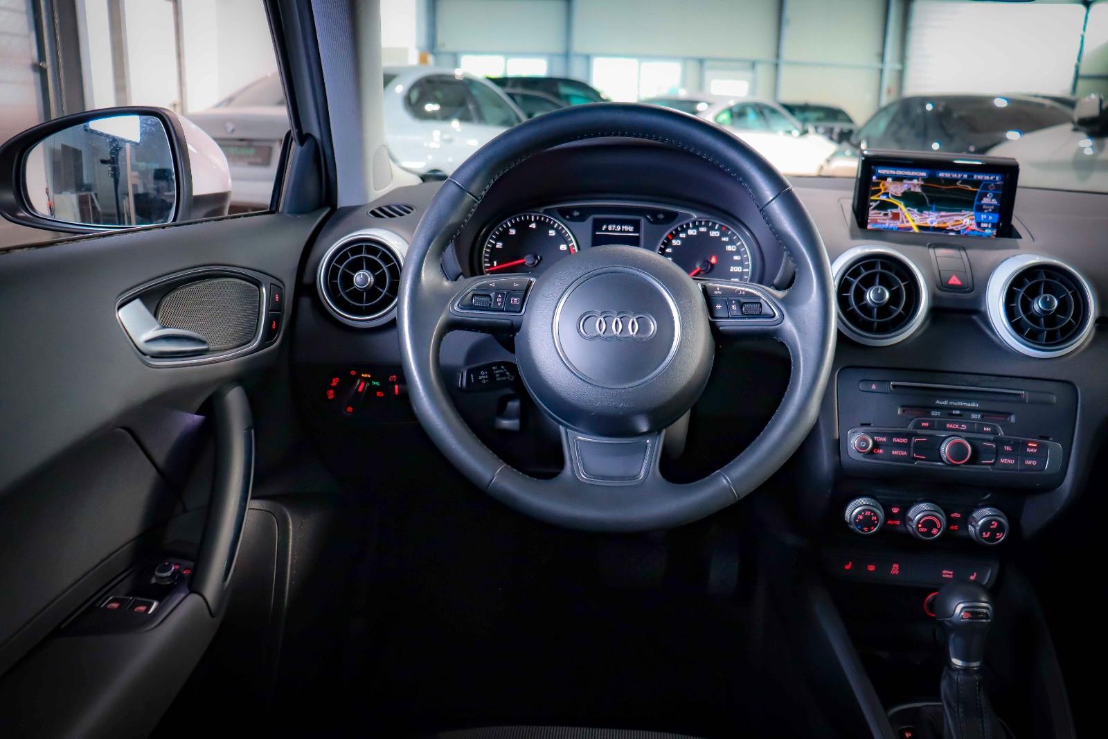 Audi A1 Sport Automatik S LINE*PANORAMA*NAVI*KEYLESS