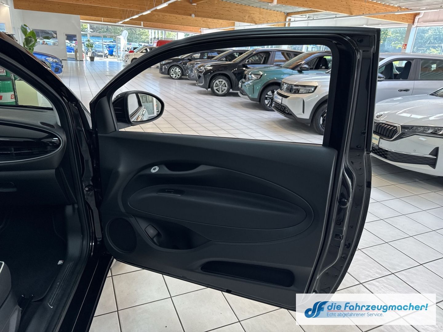 Fahrzeugabbildung Fiat 500 e Navi Soundsystem Apple CarPlay Android Au