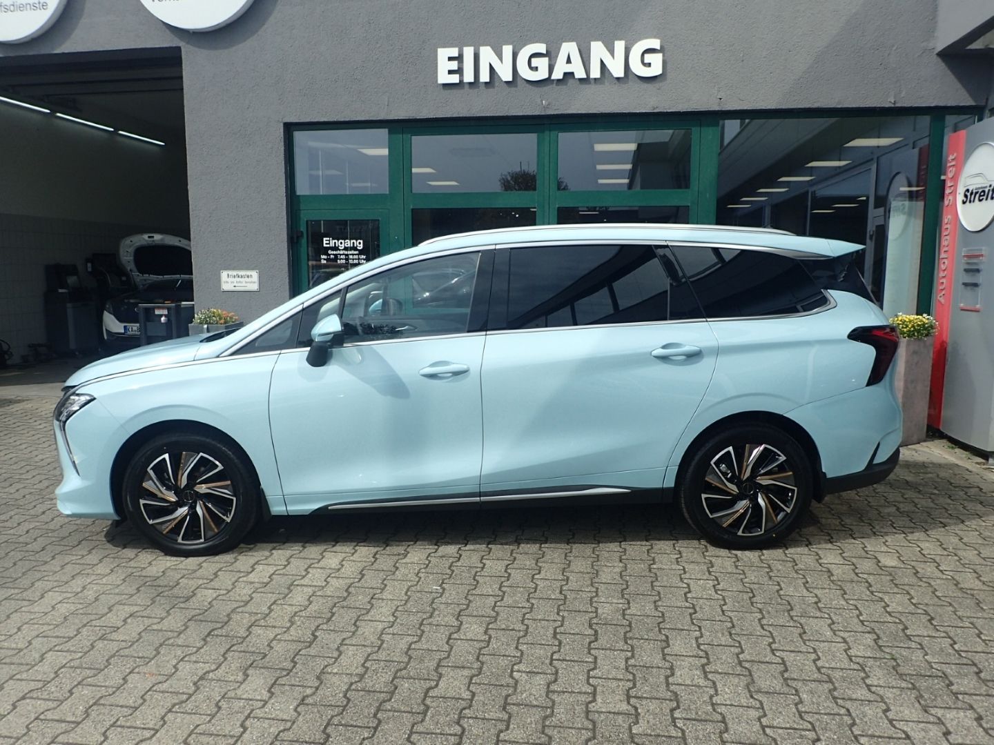 Fahrzeugabbildung DFSK Forthing 4 U Tour Noble 1,5T 7Sitzer Shz Pano LE