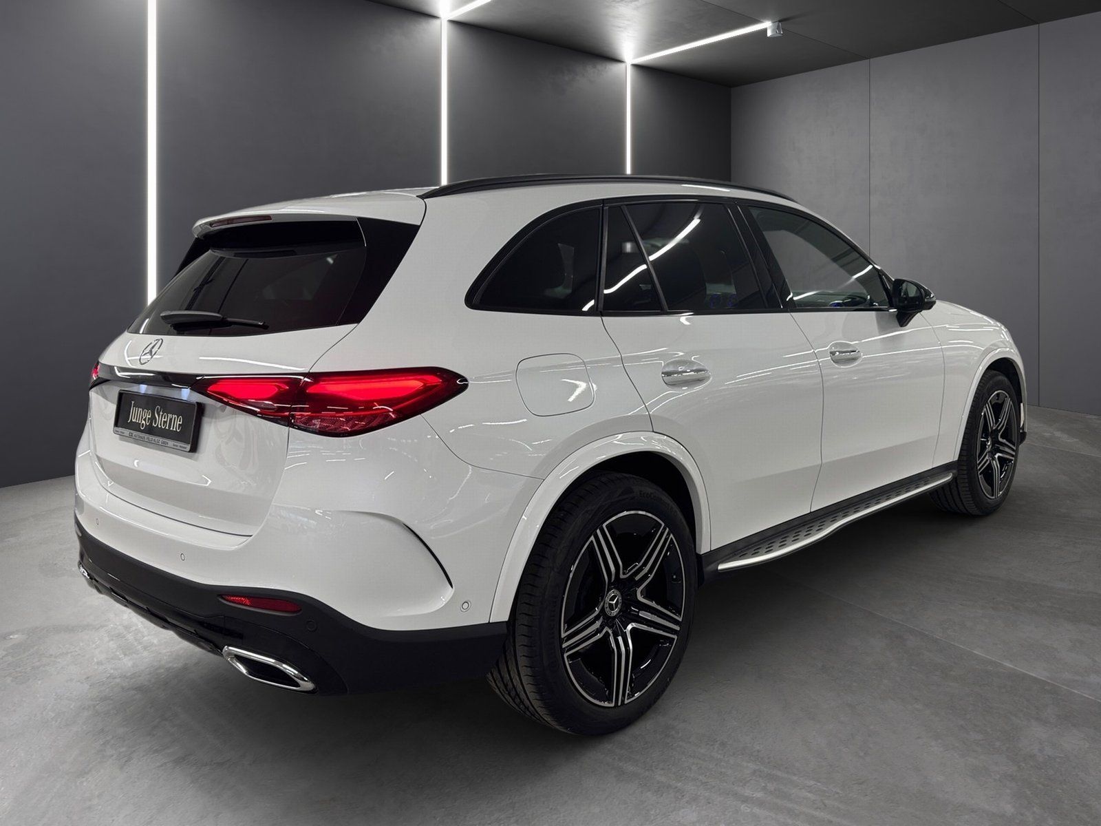 Fahrzeugabbildung Mercedes-Benz GLC 300 4M AMG Plus*Airmatic*STDHZG*Distro*AHK*