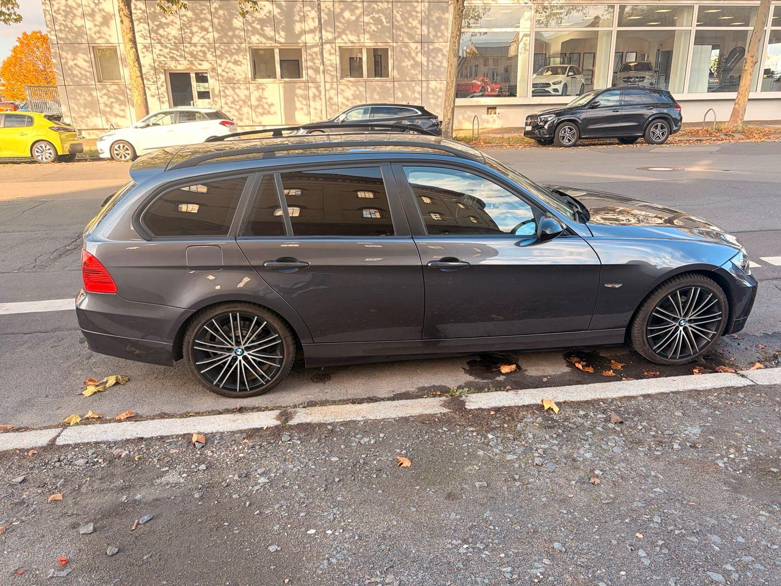 BMW 318 2007 — rear view