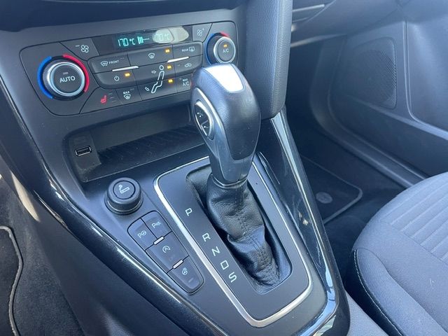 Fahrzeugabbildung Ford Focus Zahnriemen NEU Klimaautomatik Navi SHZ AHK