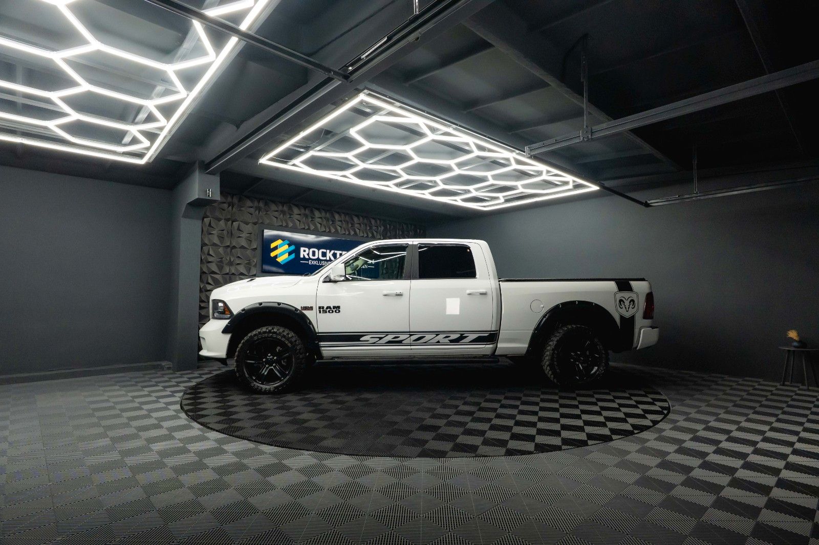 Fahrzeugabbildung Dodge RAM 5.7 V8 HEMI 4x4 Offroad Sport  LONGBED *LPG*