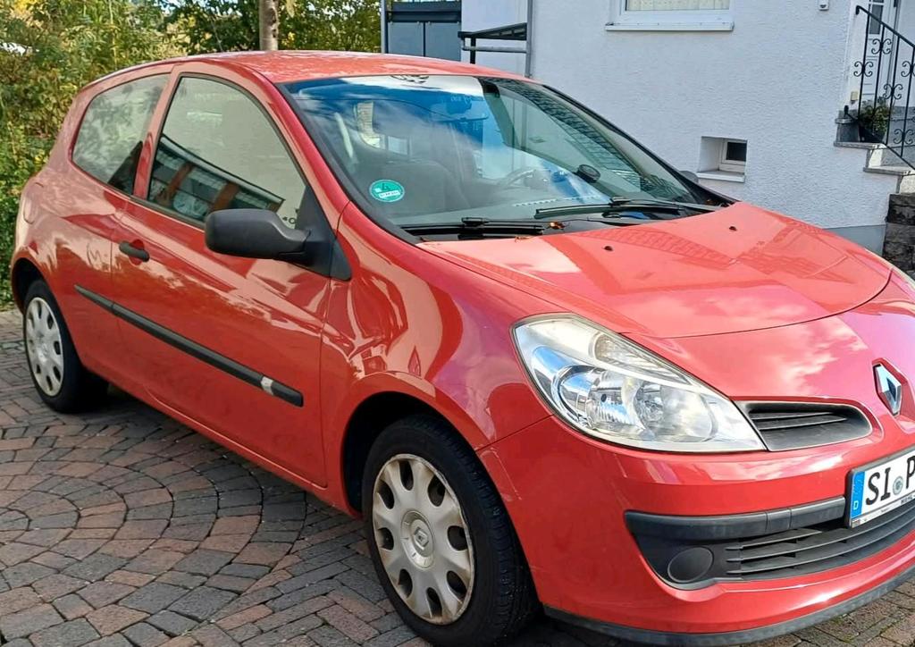 Renault Clio      EZ März 06        TÜV Se...