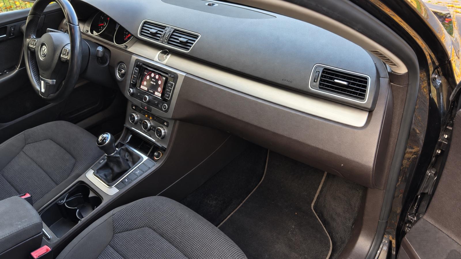 Volkswagen Passat 2013 — photo 28