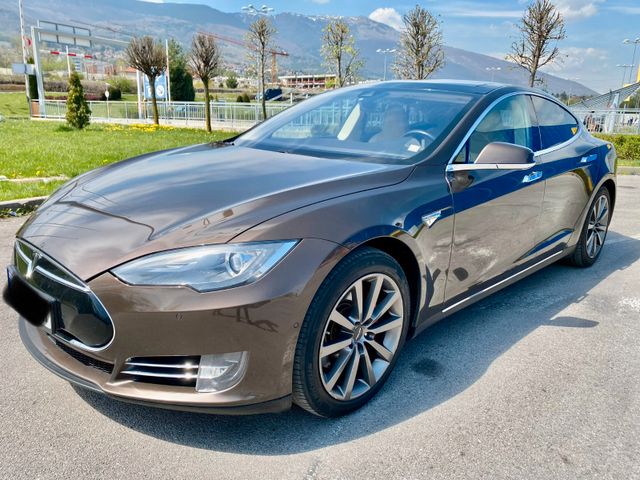 Tesla Model S P85 FreeSupercharging/Autopilot