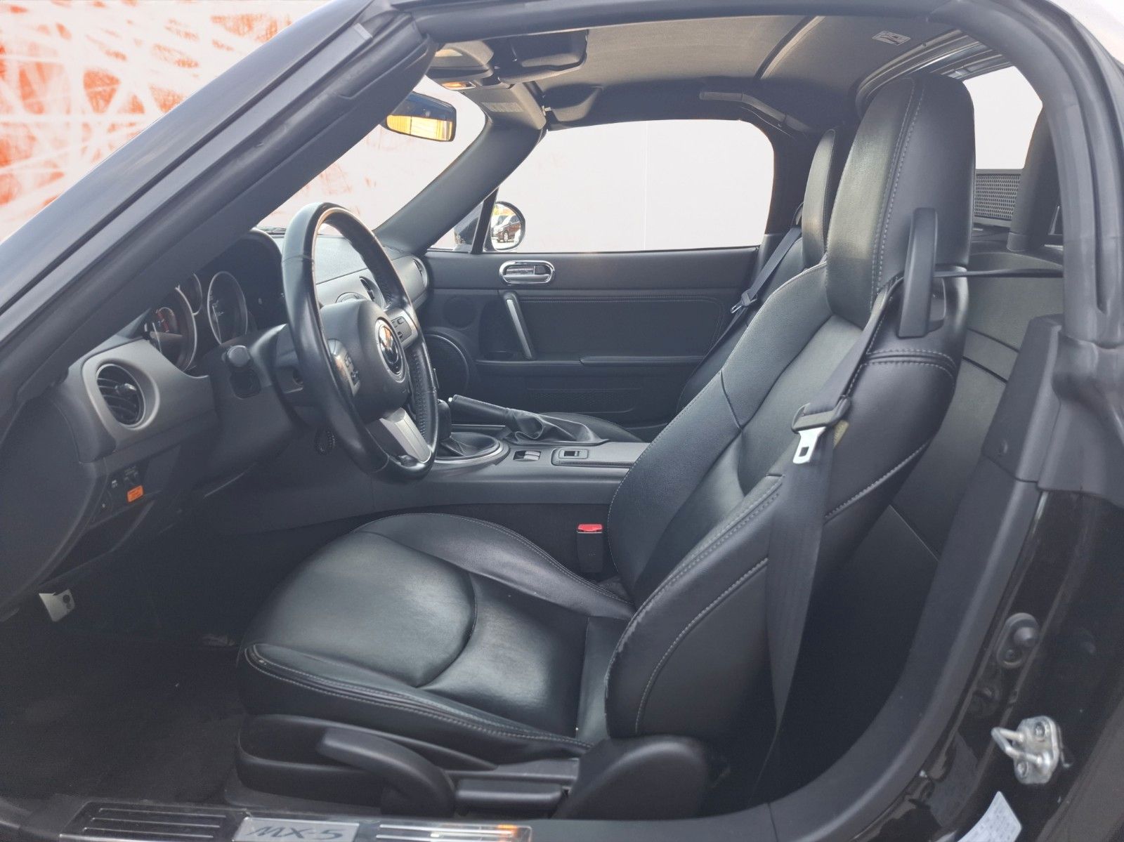 Fahrzeugabbildung Mazda MX-5 1.8 Center-Line Roadster Coupe