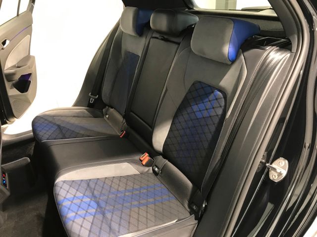 Volkswagen Golf VIII R Lim. 4M 2.0 TSI DSG ACC LED 1.HAND