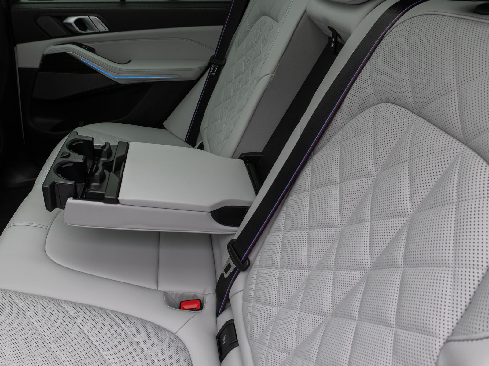 Fahrzeugabbildung BMW X5 xD50e M Sport Panorama 360°HUD DAB H/K SoftCL