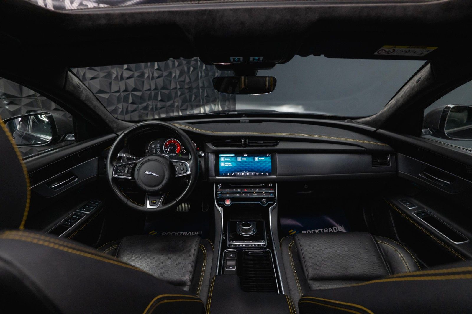Fahrzeugabbildung Jaguar XF 300 Sport Black Edition | Pano | LED | 20Zoll