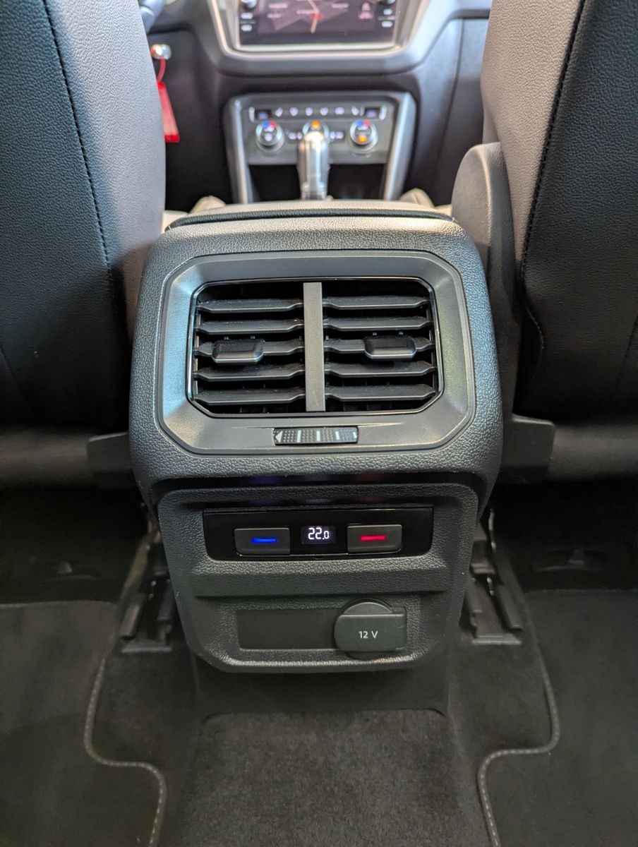 VW Tiguan 2.0 TDI DSG 4M 2x R-Line Pano HUD AHK 20" - Image 14