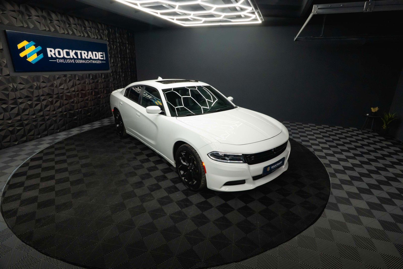 Fahrzeugabbildung Dodge Charger 3.6 Night-Paket | LED | Unfallfrei | 20'