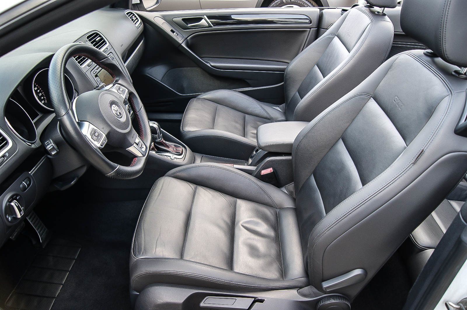 Fahrzeugabbildung Volkswagen Golf VI GTI Cabriolet 20TSI DSG XENON LEDER NAVI