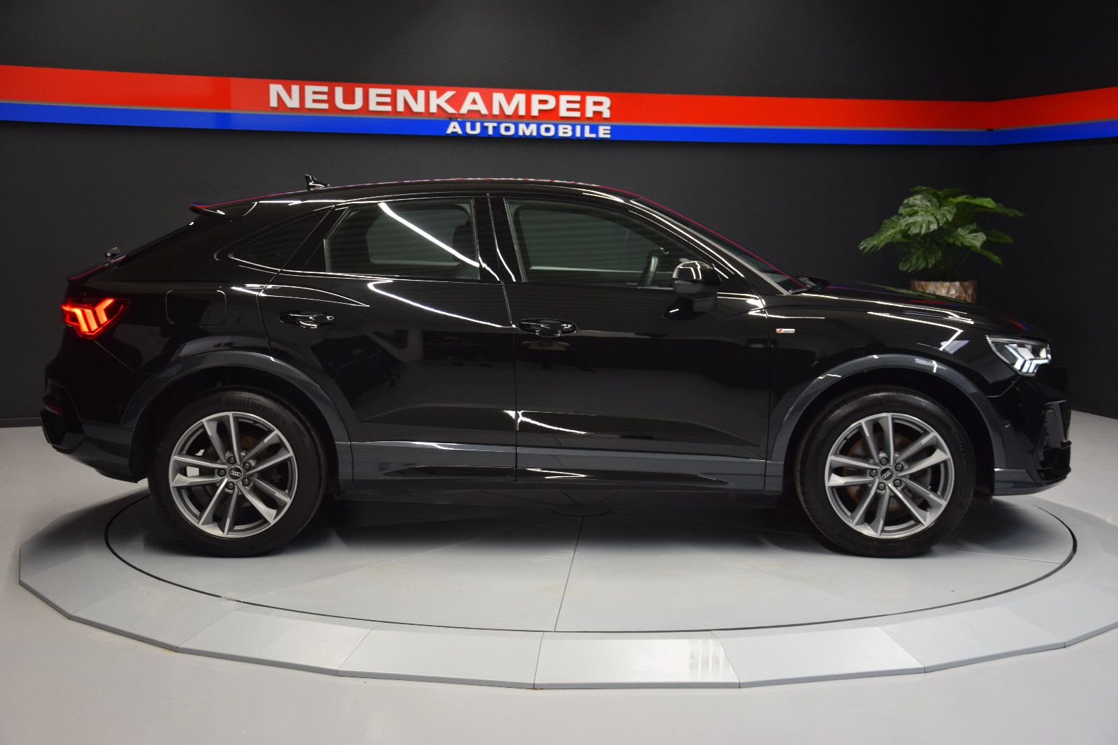 Fahrzeugabbildung Audi Q3 Sportback 45 TFSI e S line ACC Ambiente el.Hk