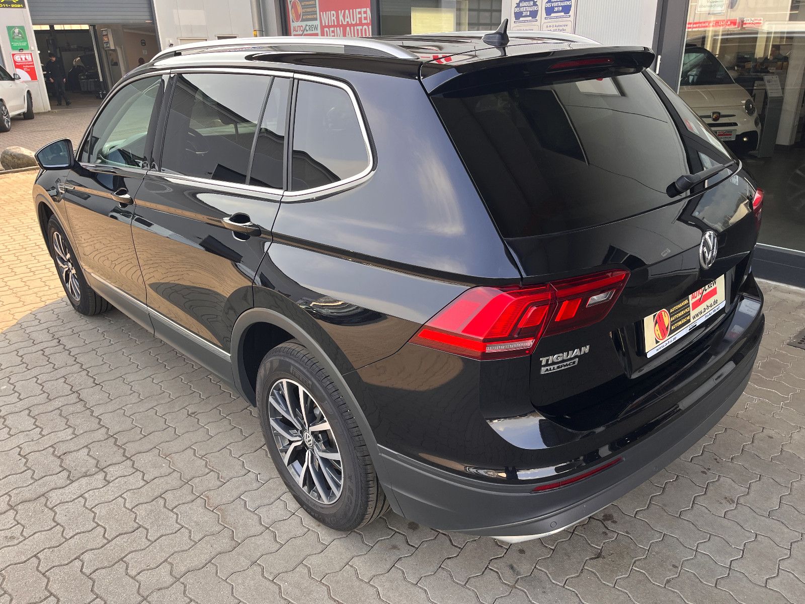 Fahrzeugabbildung Volkswagen Tiguan Allspace Comfortline 2.0 TDI DSG 7-Sitzer