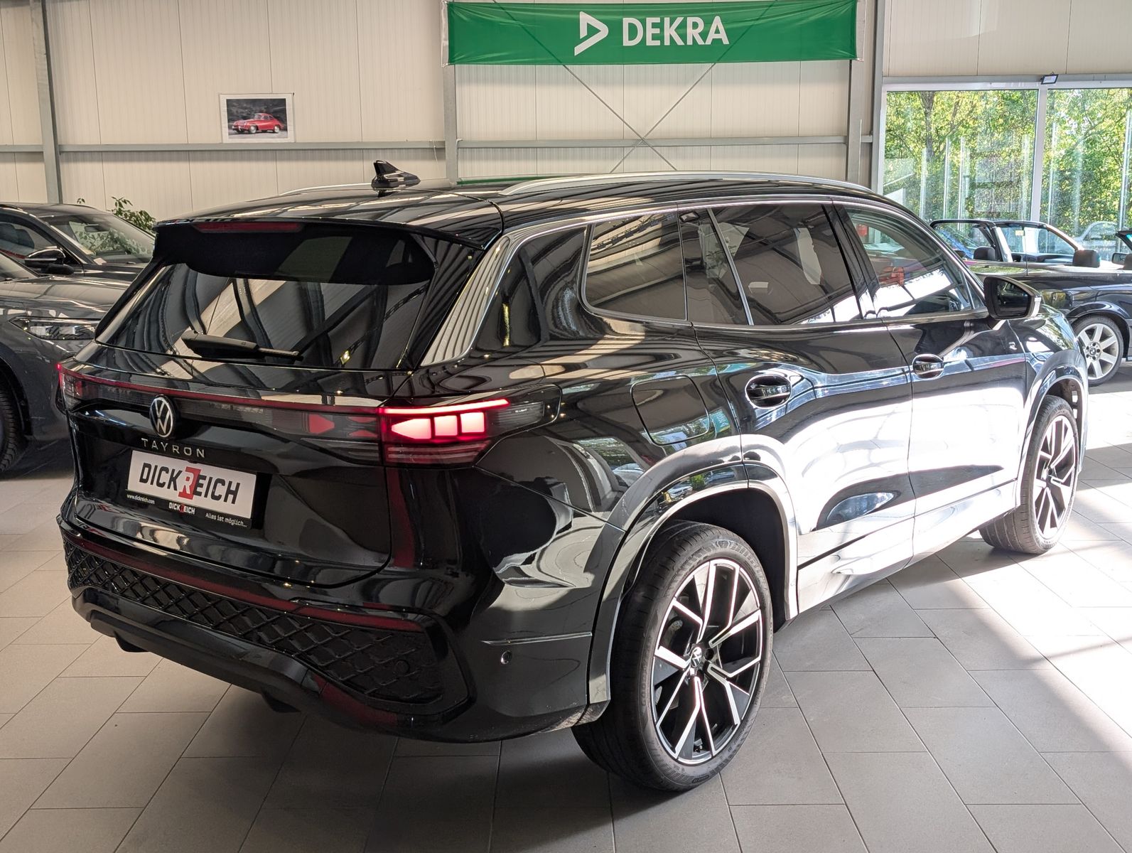 Fahrzeugabbildung Volkswagen Tayron 2.0 4M R-Line Launch Pano Matrix AHK 20"