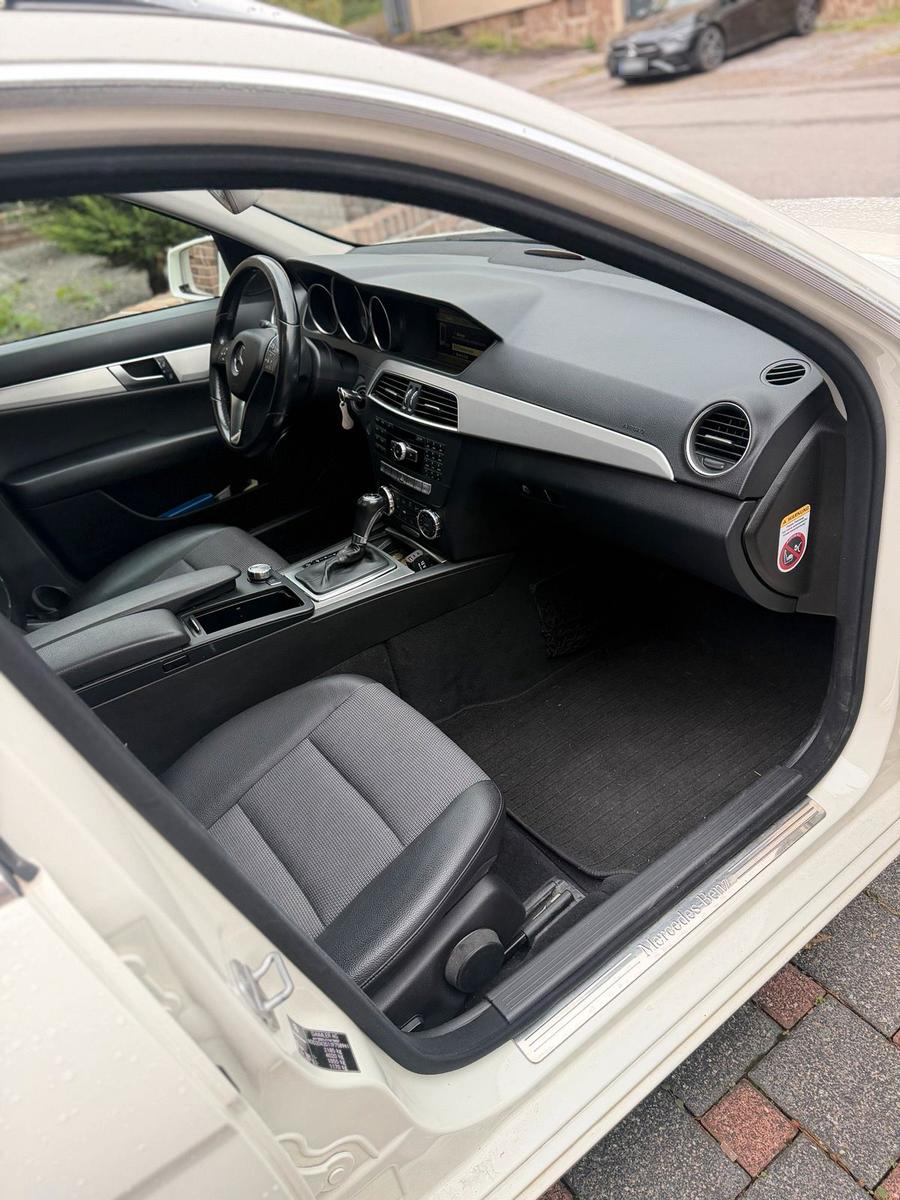 Mercedes-Benz C200 2011 — photo 6