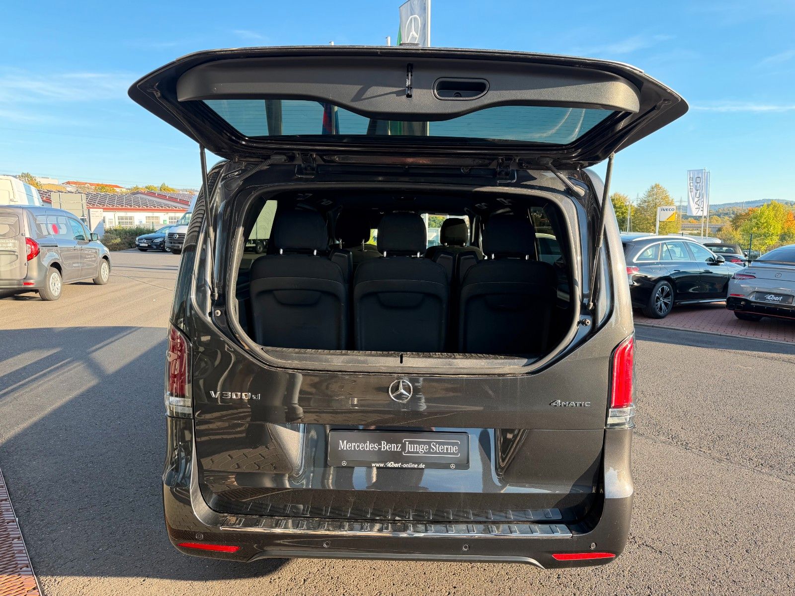 Fahrzeugabbildung Mercedes-Benz V 300 d 4MATIC STYLE AMG DISTRONIC MULTIBEAM