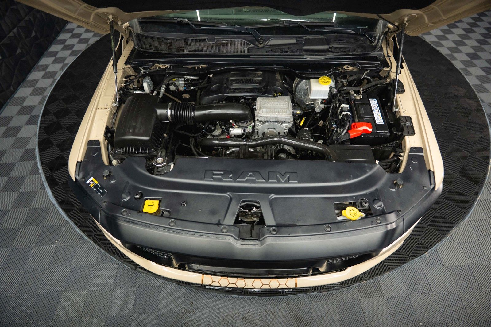 Fahrzeugabbildung Dodge RAM 5.7 V8 HEMI 4x4 OFFROAD LONGBED AXLE LOCK RC