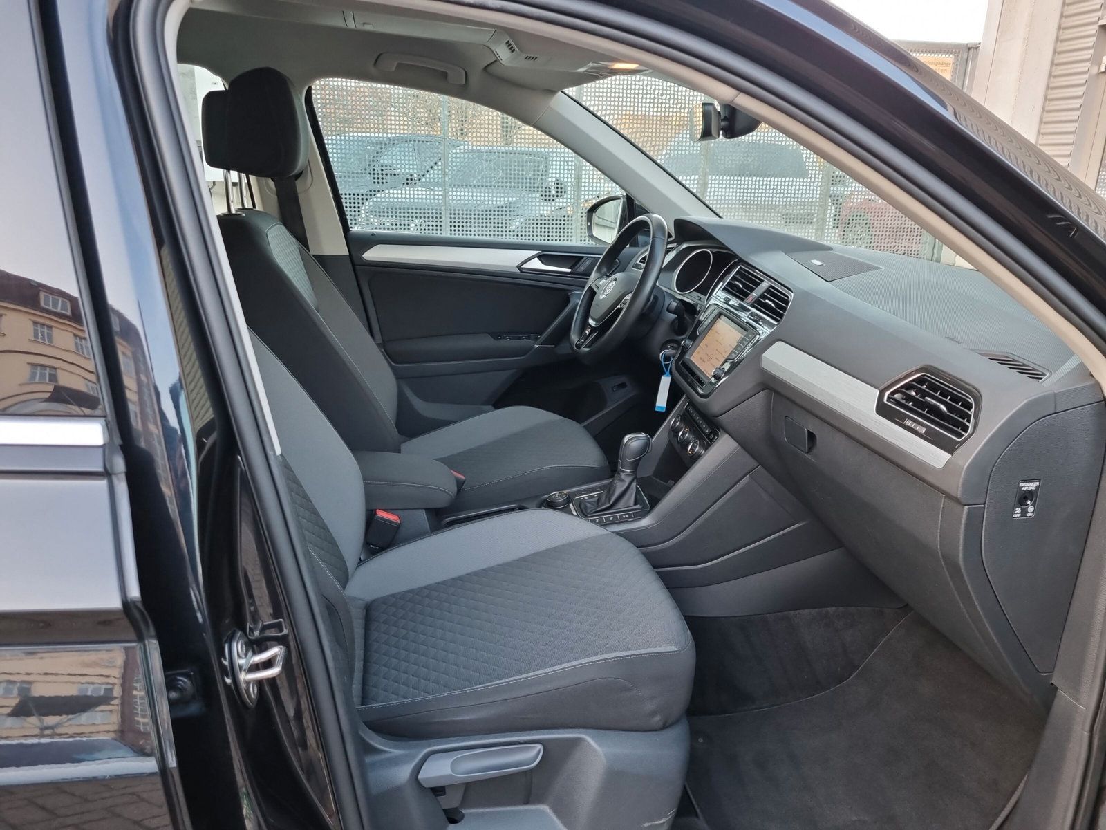 Fahrzeugabbildung Volkswagen Tiguan 2.0 TDI DSG 4M LED ACC eKLAPPE KAMERA
