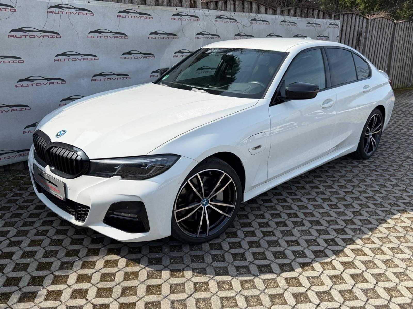 BMW 330e M Sport HUD LASER H/K Kamera