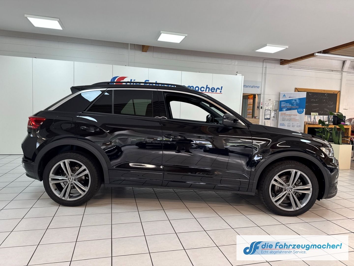 Fahrzeugabbildung Volkswagen T-Roc R-LINE Sportpaket ab.AHK Navi Digi.Cockpit