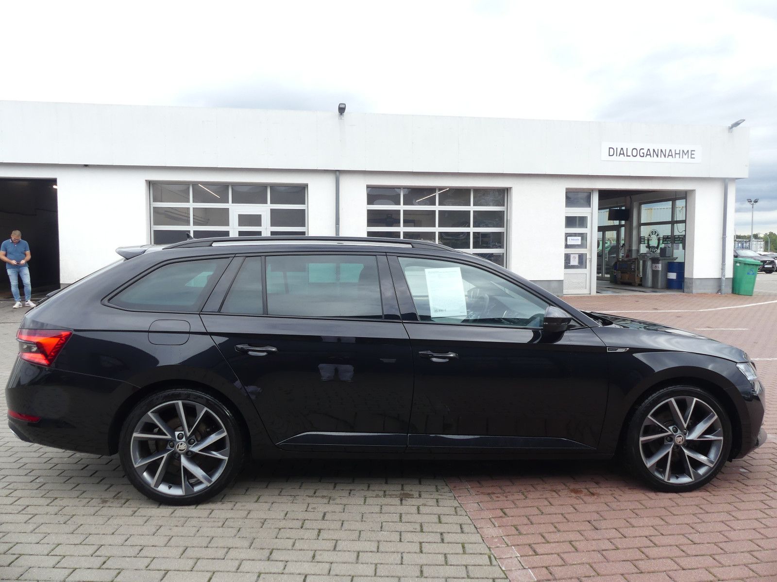 Fahrzeugabbildung SKODA Superb Combi Sportline 2,0 TDI DSG