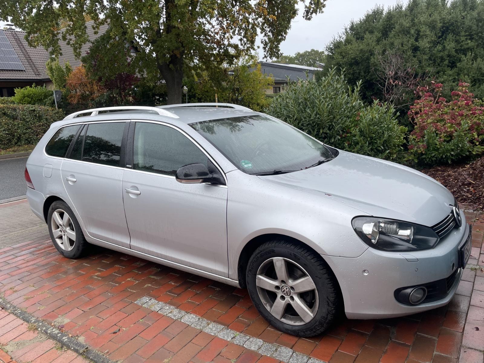 Volkswagen Golf 2012 — rear view