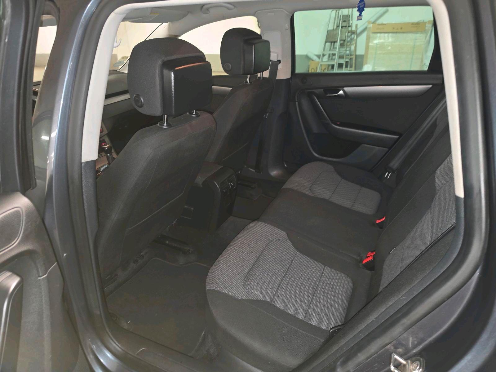Volkswagen Passat 2011 — photo 8